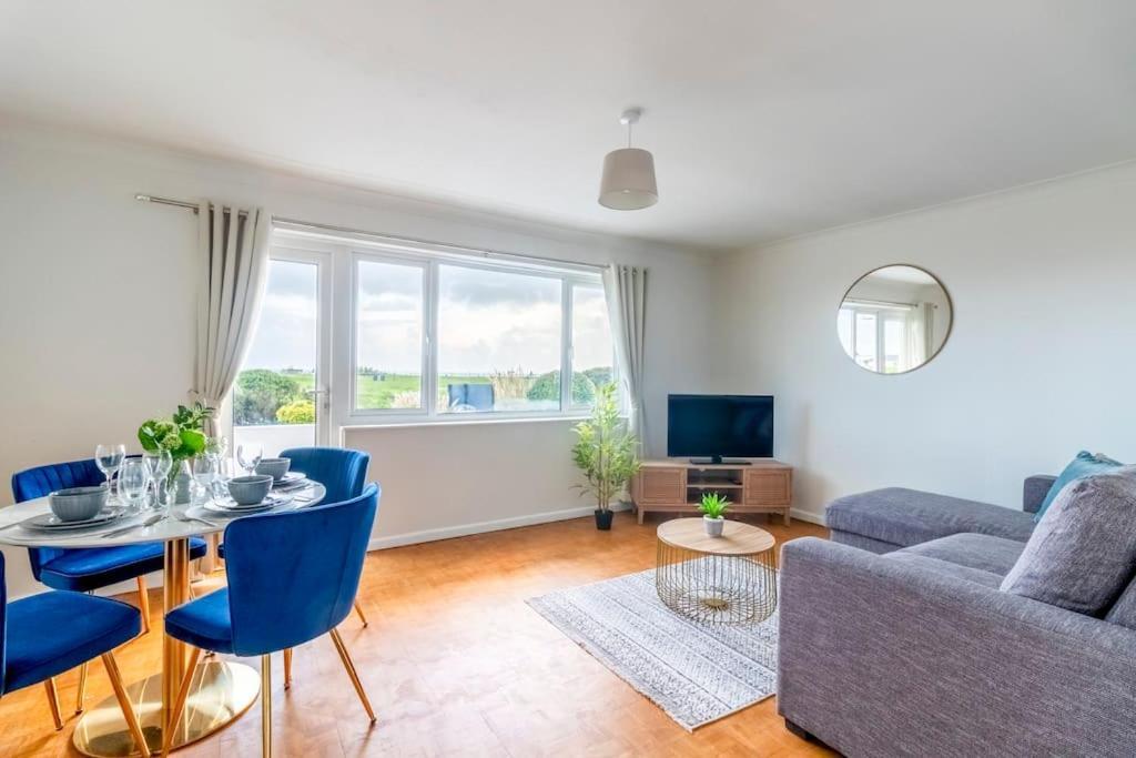 Beautiful Sea View 2 Bedroom Sleeps 6-Free Parking Bournemouth Exterior foto